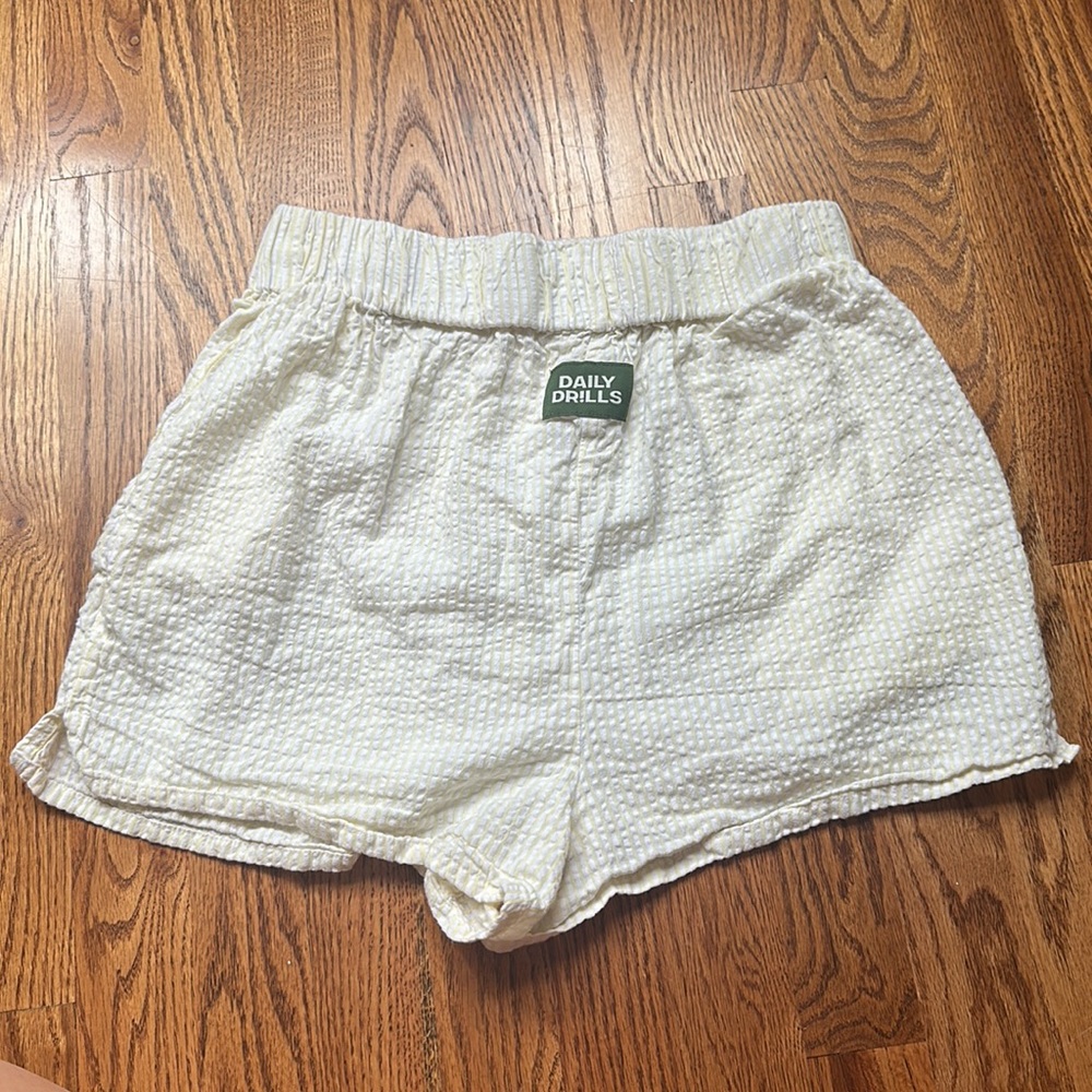 Daily Drills Cream Textured Women’s Shorts